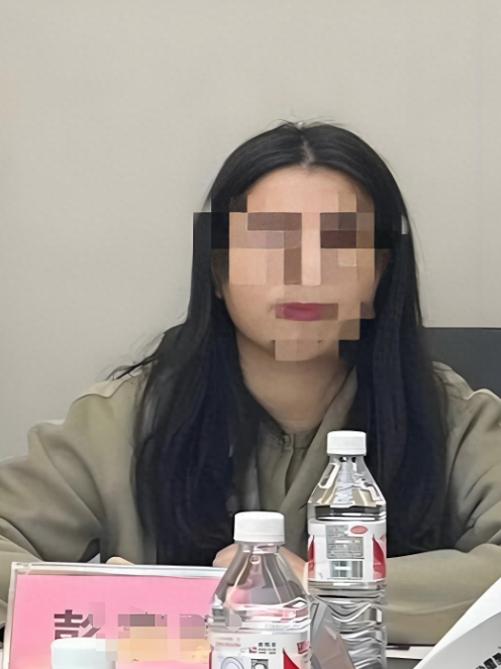 真神奇，霸占车位的彭女士刚被通报停职，网友就纷纷恭喜她，但这份喜与她被停职无关。