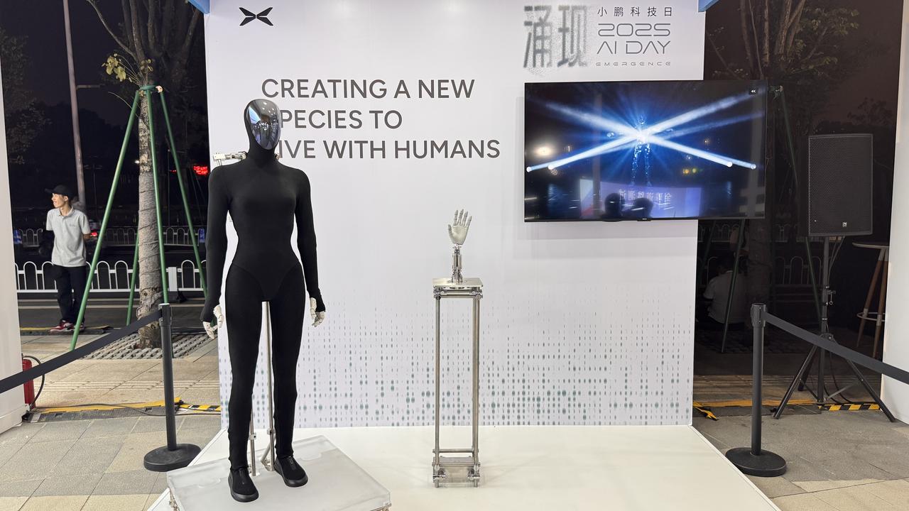 小鹏科技日里，看到了我们曾经幻想的未来！虽然无人驾驶的车现在也有。但是有像人一