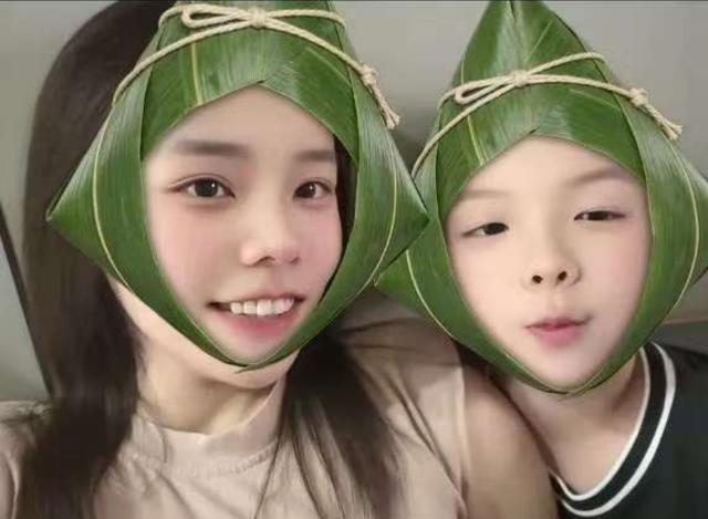 三石直播又嘲讽许敏了，说她开会回回都输，房子52万都没拿到。嘴上说不蹭流量，直播