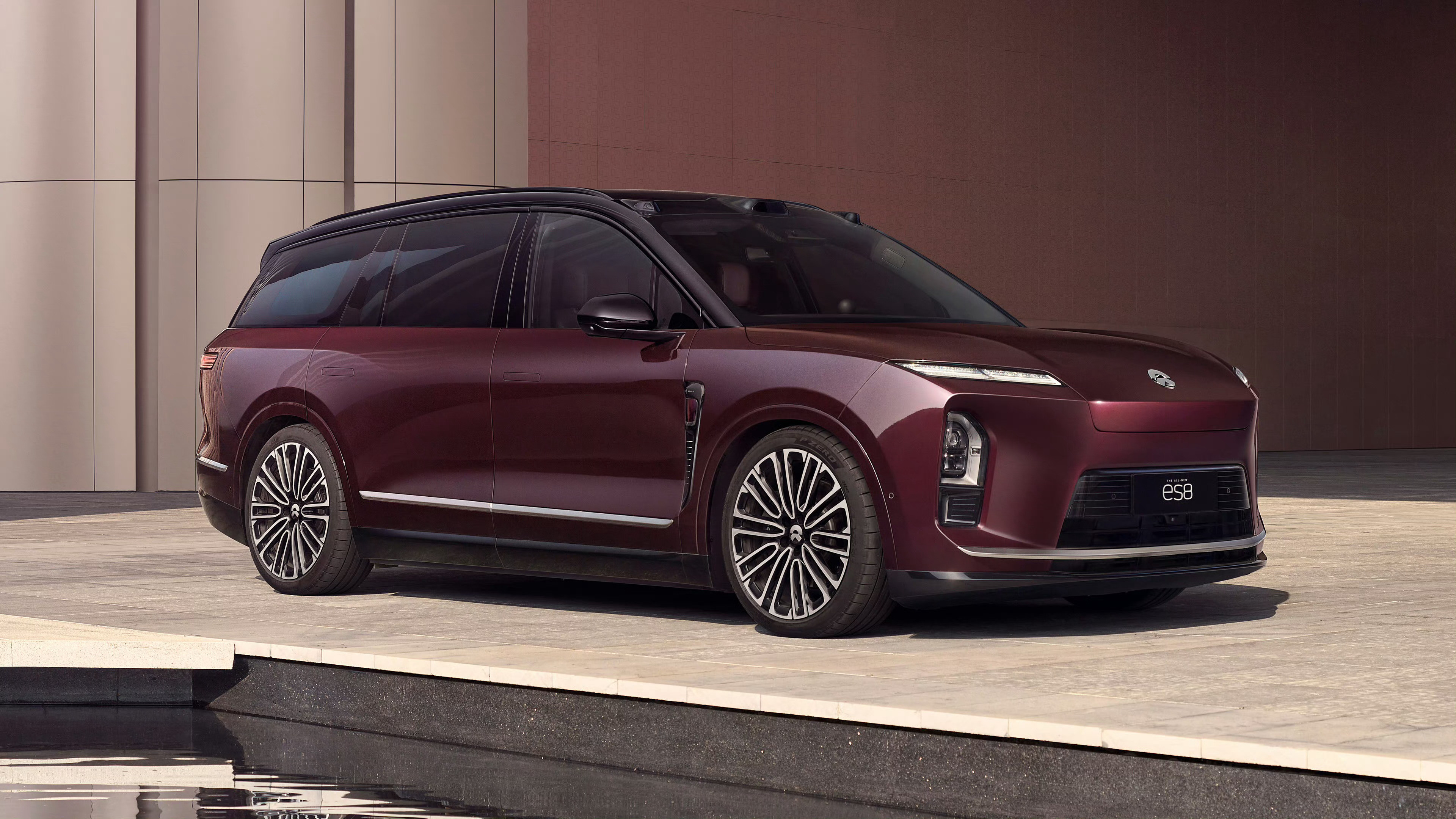 M42星云红蔚来的审美还是可以的，这个星云红看起来的确很有质感，男同胞也可以接受