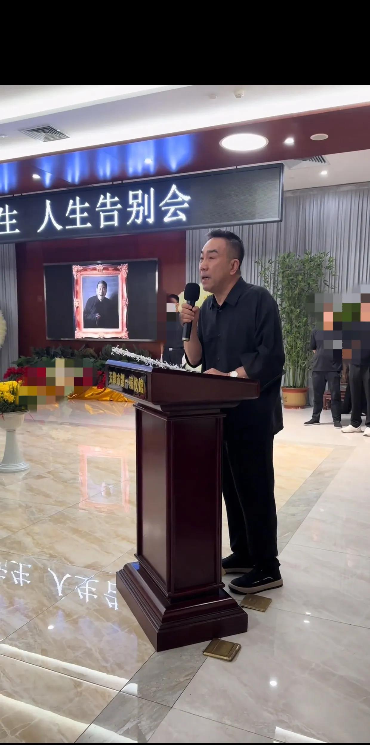 杨少华告别仪式尽显人间冷暖场面乱哄哄不说有个很重要的细节发现没有，那就是相声