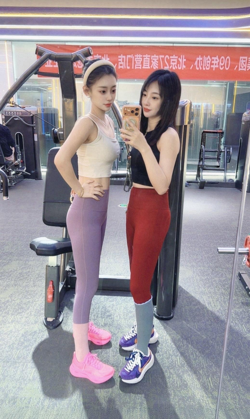 有个会健身的姐妹搭子特别幸福。能带我健身，省了私教课的钱了呀！