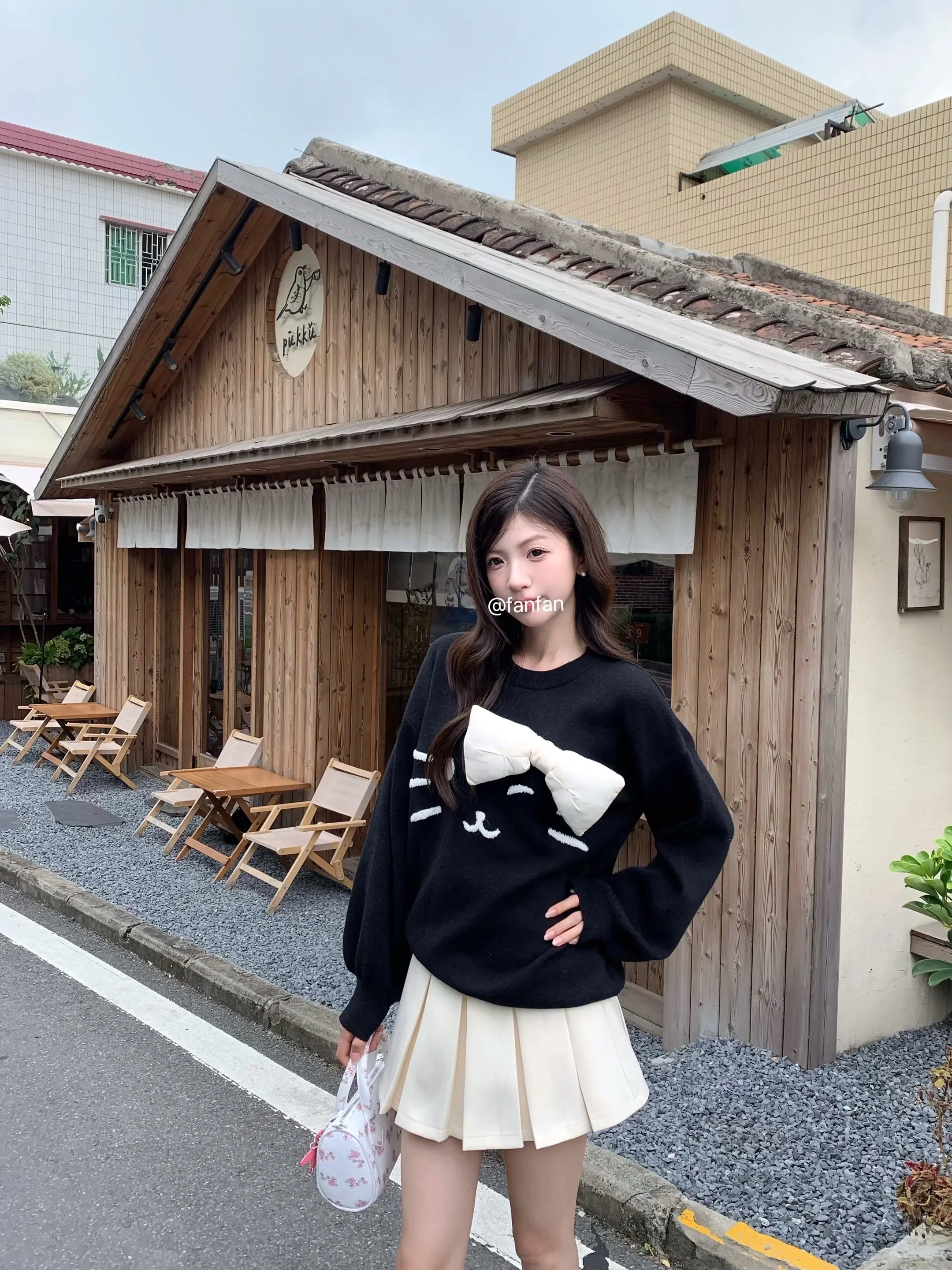 双手叉腰可以成为你的宝宝吗。