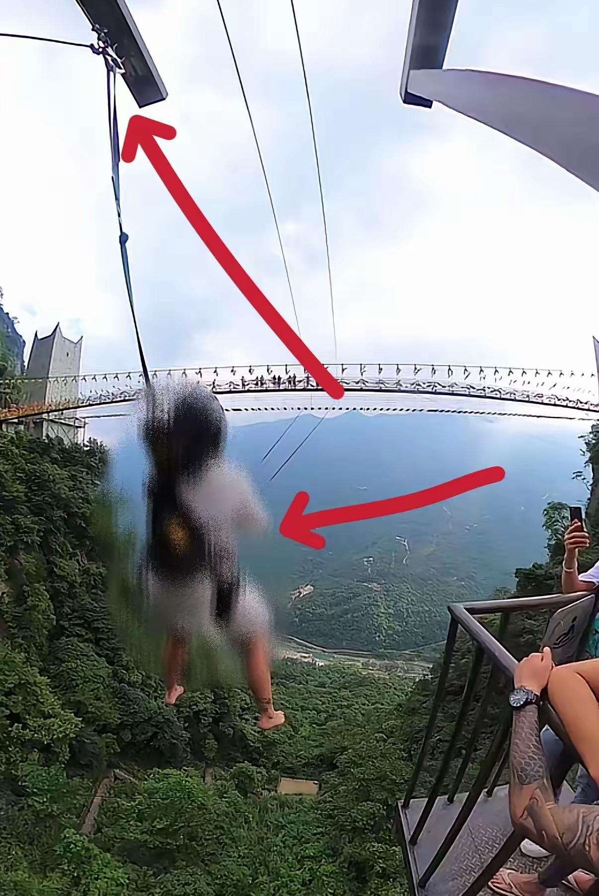 我那个做景区的朋友直接告诉我：四川悬崖秋千出事，根本不是什么“没绑紧”，是设