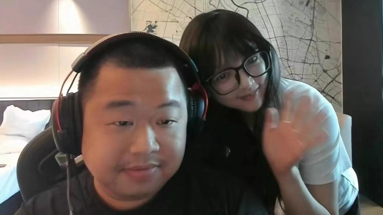 看了千万粉丝游戏主播蓝战非和美女小姐姐的连麦直播，我突然就明白了王思聪曾经说过的