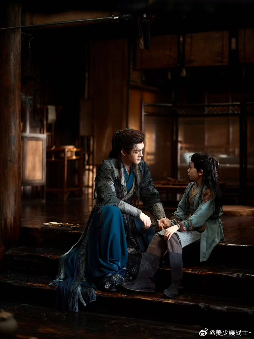 曾舜晞月鳞绮纪有效剧播《月鳞绮纪》开播数据能打，52小时热度破万，曾舜晞凭角色魅