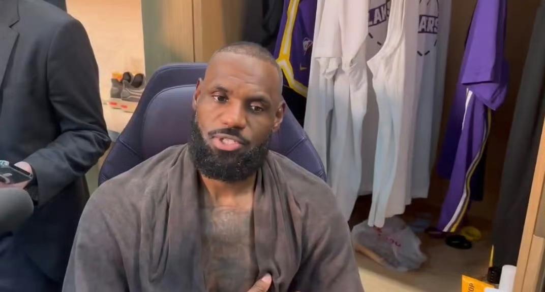 「詹姆斯表示只是一场比赛，没必要反应过度」问：这场球到底是输在哪里的？詹姆斯