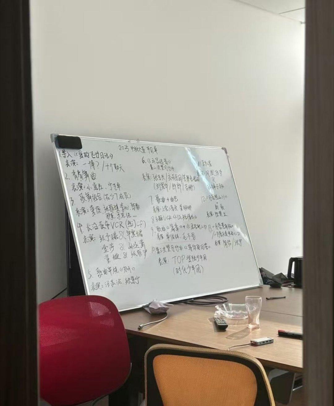 网传湖南卫视中秋晚会节目单，其中有个长治夜市vcr邀请嘉宾是：张予曦&毕雯珺金莎