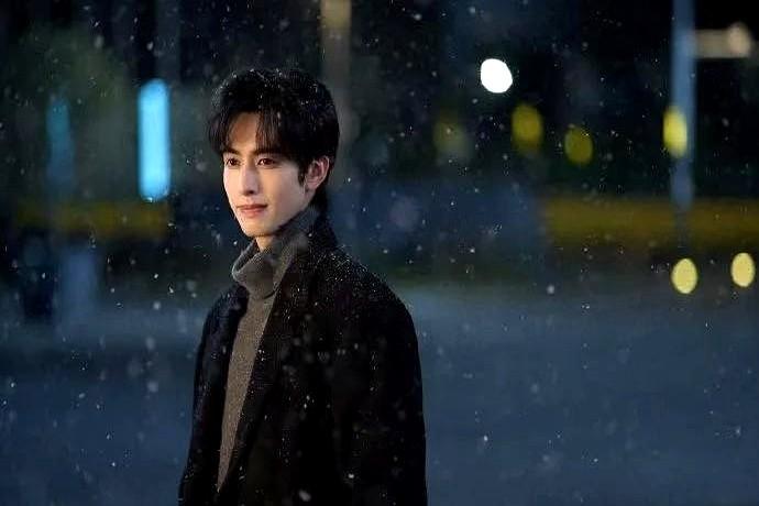 盛家老爷子这操作，简直是教科书级的权谋。表面上，把双远光伏的股份送给外孙林屿