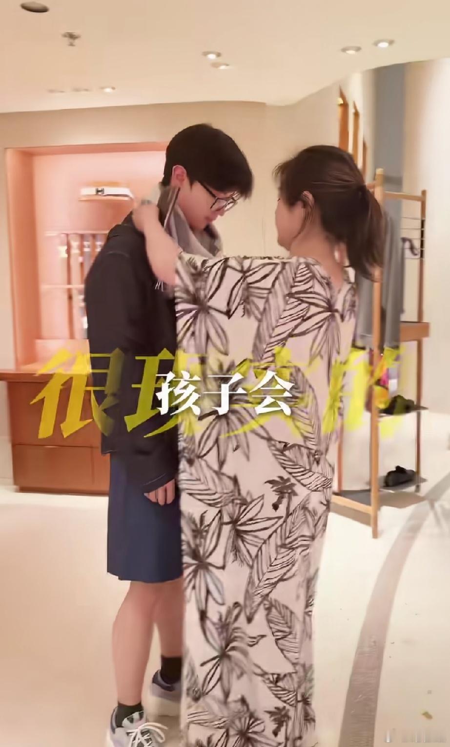 于文红为了安抚大宝，答应给大宝买车了，毕竟给任任买了那么多车，同样做为儿子的大宝