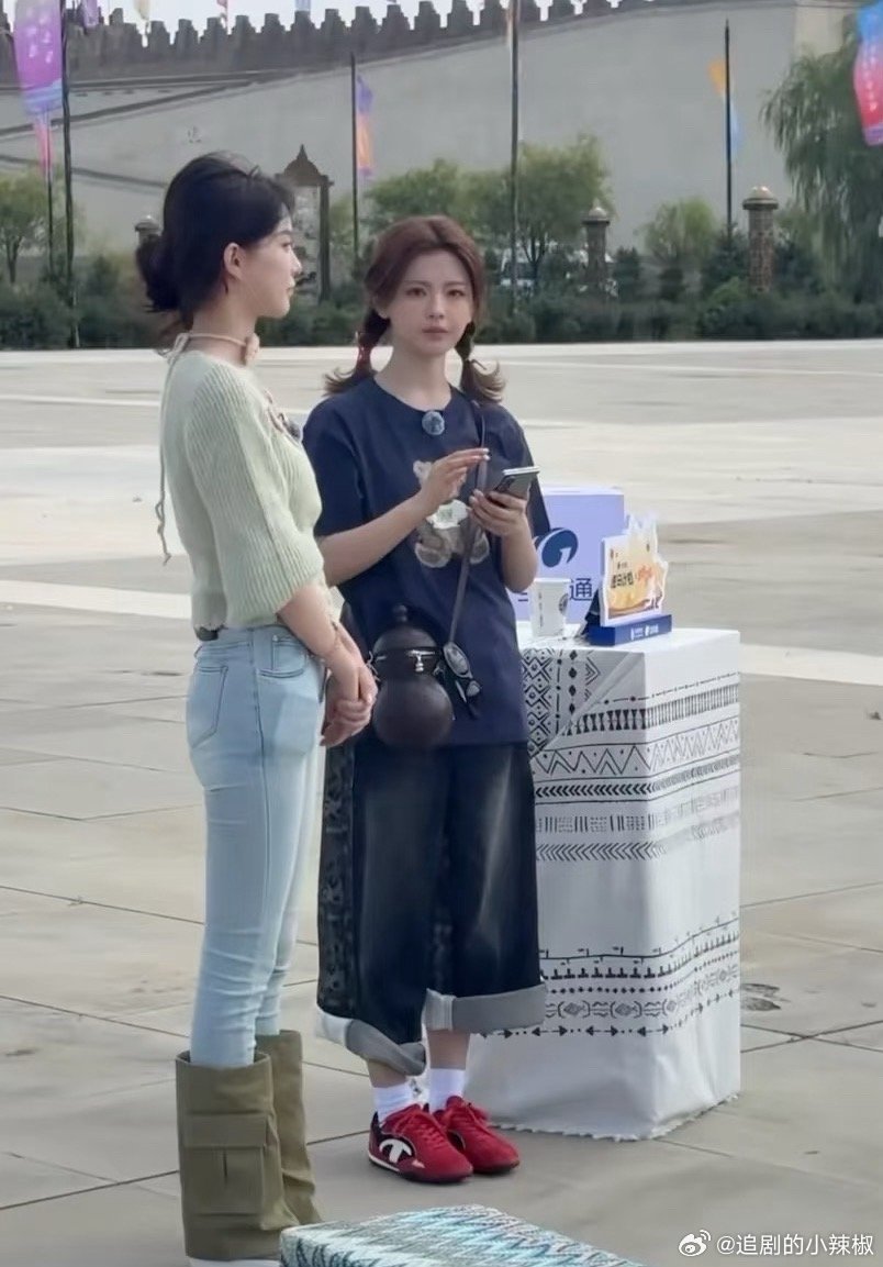 可爱在性感面前不值得一提[笑着哭]​​​