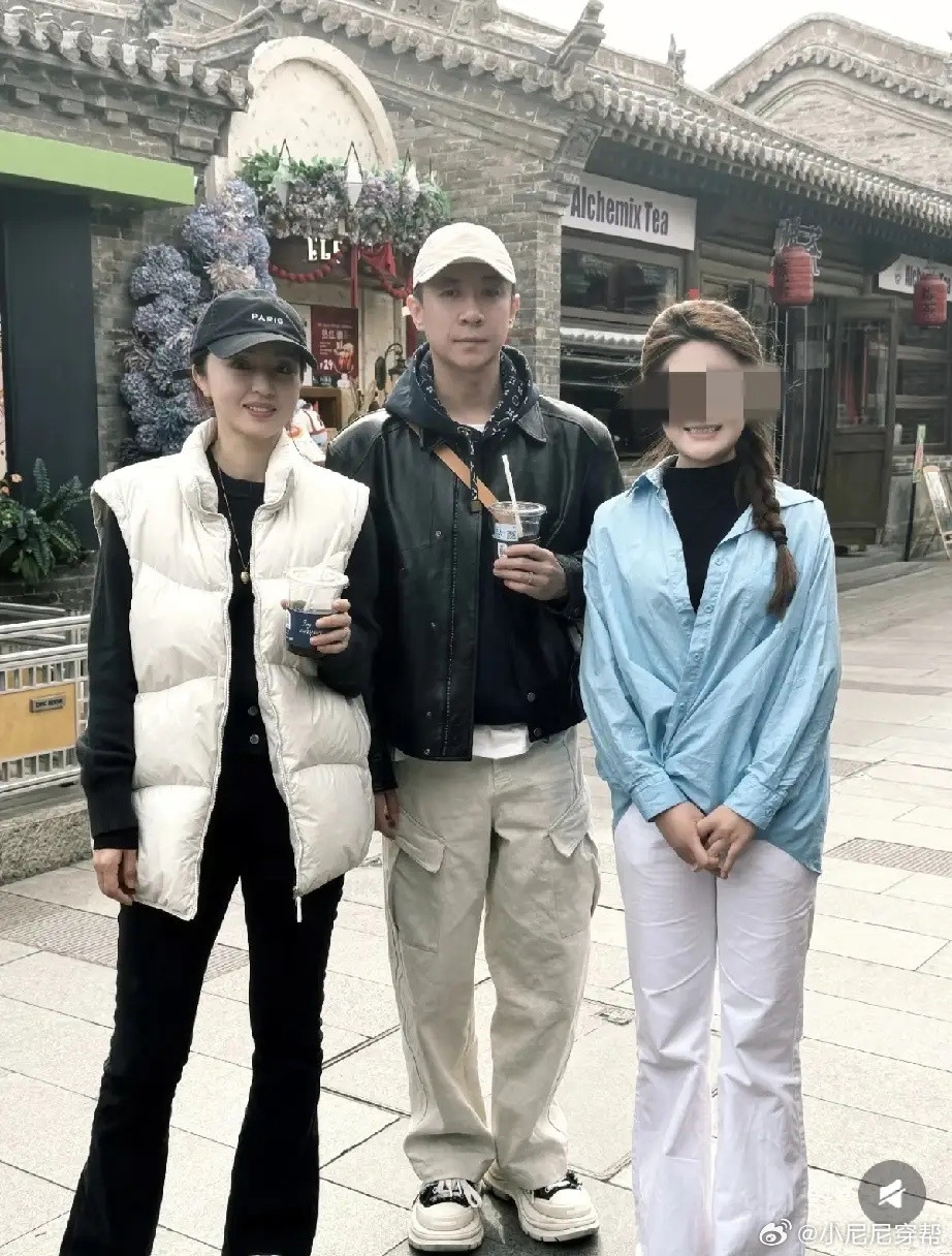 董璇陪张维伊回老家扫墓大同古城偶遇董璇张维伊路人偶遇董璇张维伊，陪老公扫墓的董璇