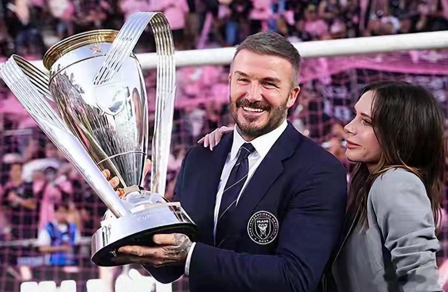 贝克汉姆球队首夺MLS冠军14岁小七惊艳亮相大布缺席当地时间12月6日晚，大