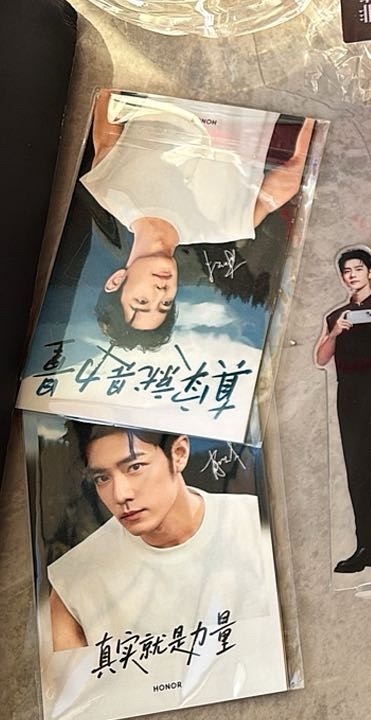 此条抽肖战荣耀明信片两份感谢大家捧场​​​​