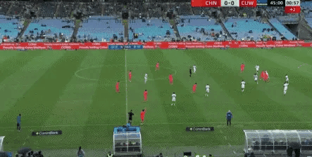 国足对阵库拉索打进的这一球，或许真的说明一件事，那就是我们也许真的踢不了复杂足球