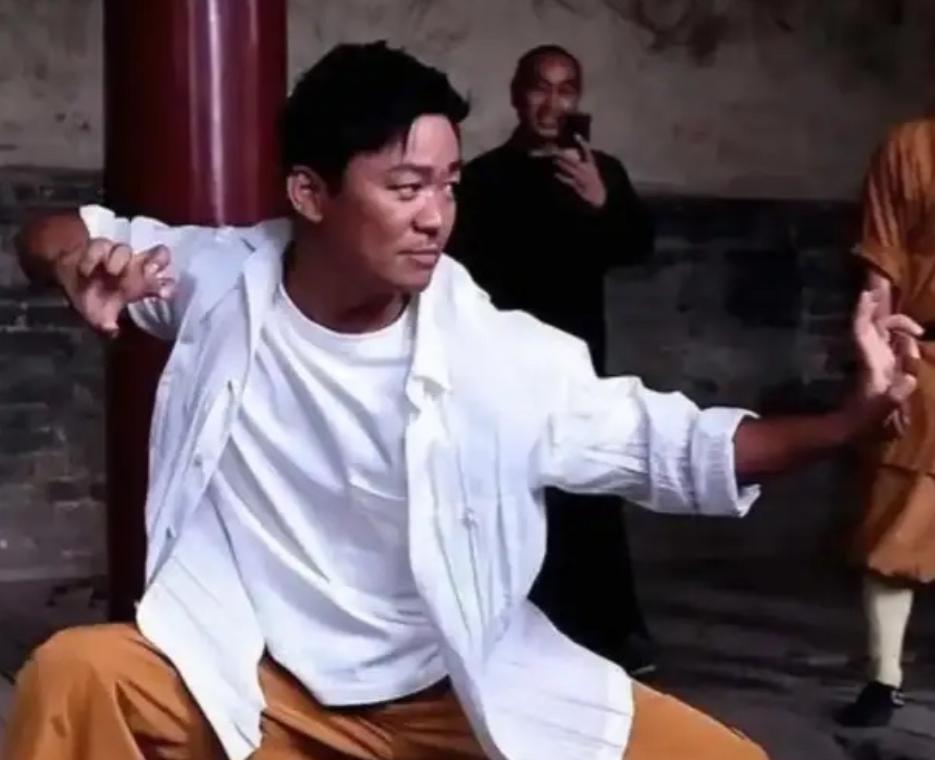 曾一次，郭德纲问王宝强：“你在少林寺练了6年武术，那你最多能打多少人啊？”王宝强