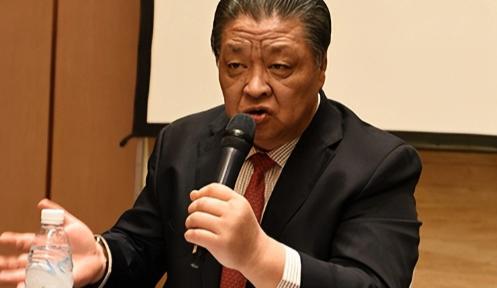 “我们不允许中国公司培养种鸡，如果不听，后果自负。”2019年，面对美国高管的呵