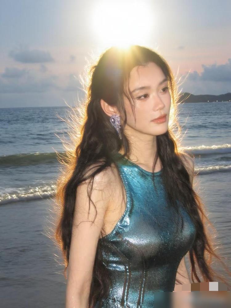 奚梦瑶这个人，真的太经不住细扒了，因为仔细扒一下，你就会发现她吃过最大的苦，怕就