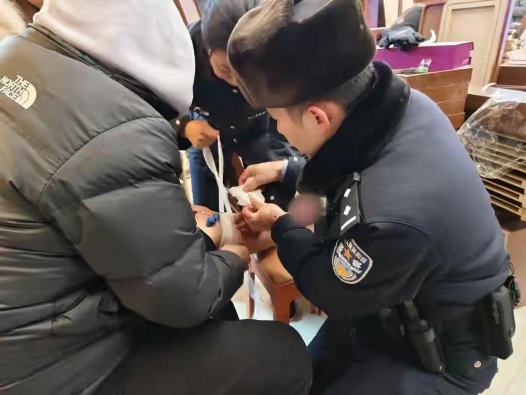 这几天哈尔滨的火爆是真暖和，可那零下二十几度的寒风也是真“杀人”。前阵子中央大街