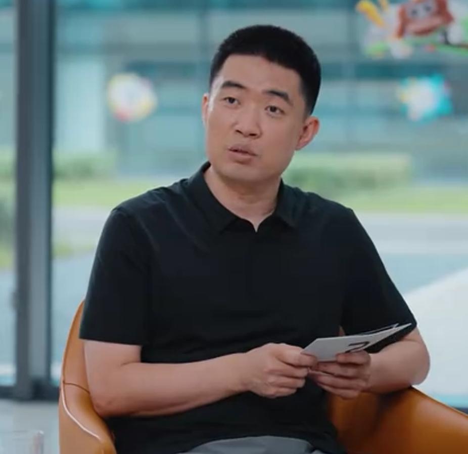 李想在朋友圈爆粗口，直指某品牌黑水军！隔壁桌同事：车企不好好在产品力上下功夫