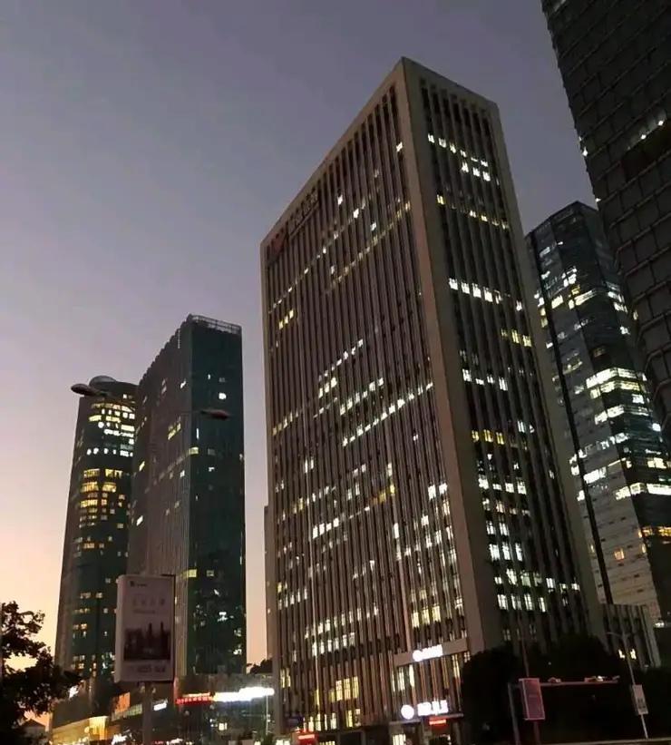 我一直以为秦皇岛的城市建设挺不错的，直到今天去了一次唐山市区，才觉得自己是井底之