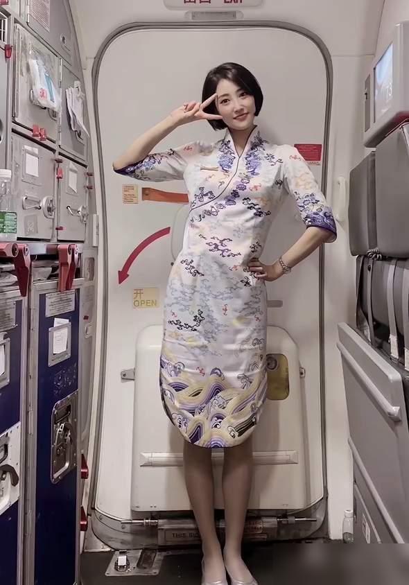 深圳一位空姐薪资明细曝光：底薪2800元，加班费375.41元。干过地勤的都