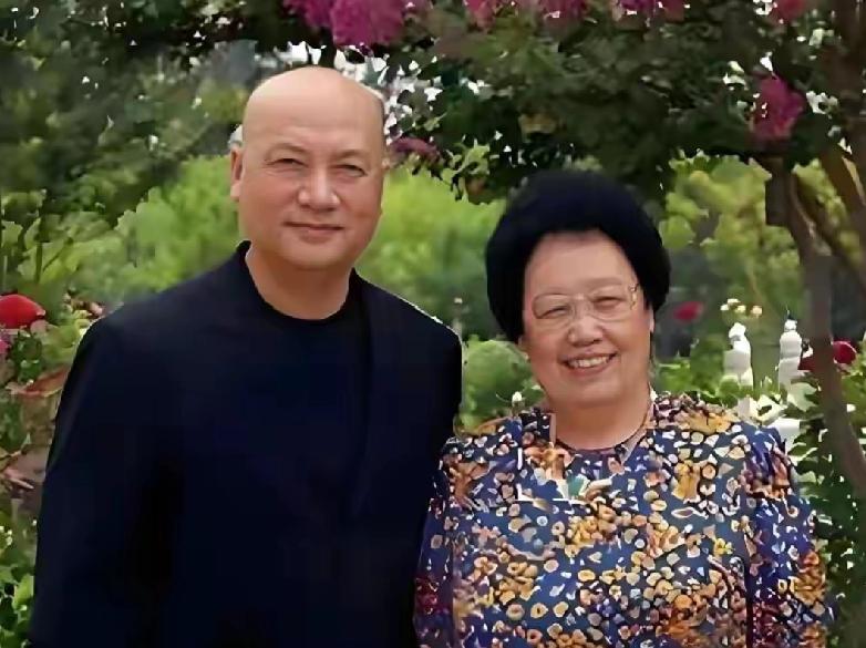 姐弟恋的鼻祖，娱乐圈和企业界的一段美好姻缘，《西游记》唐僧的扮演者迟重瑞，和著名