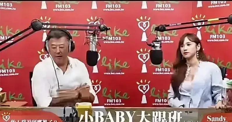 没想到王伟忠采访吴姗儒时的气氛是这般模样。吴姗儒身为吴宗宪的女儿，必然备受瞩目
