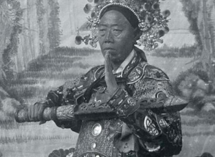 1908年慈禧太后去世，李莲英请求回老家养老。隆裕太后心想："你做了多少恶事，我