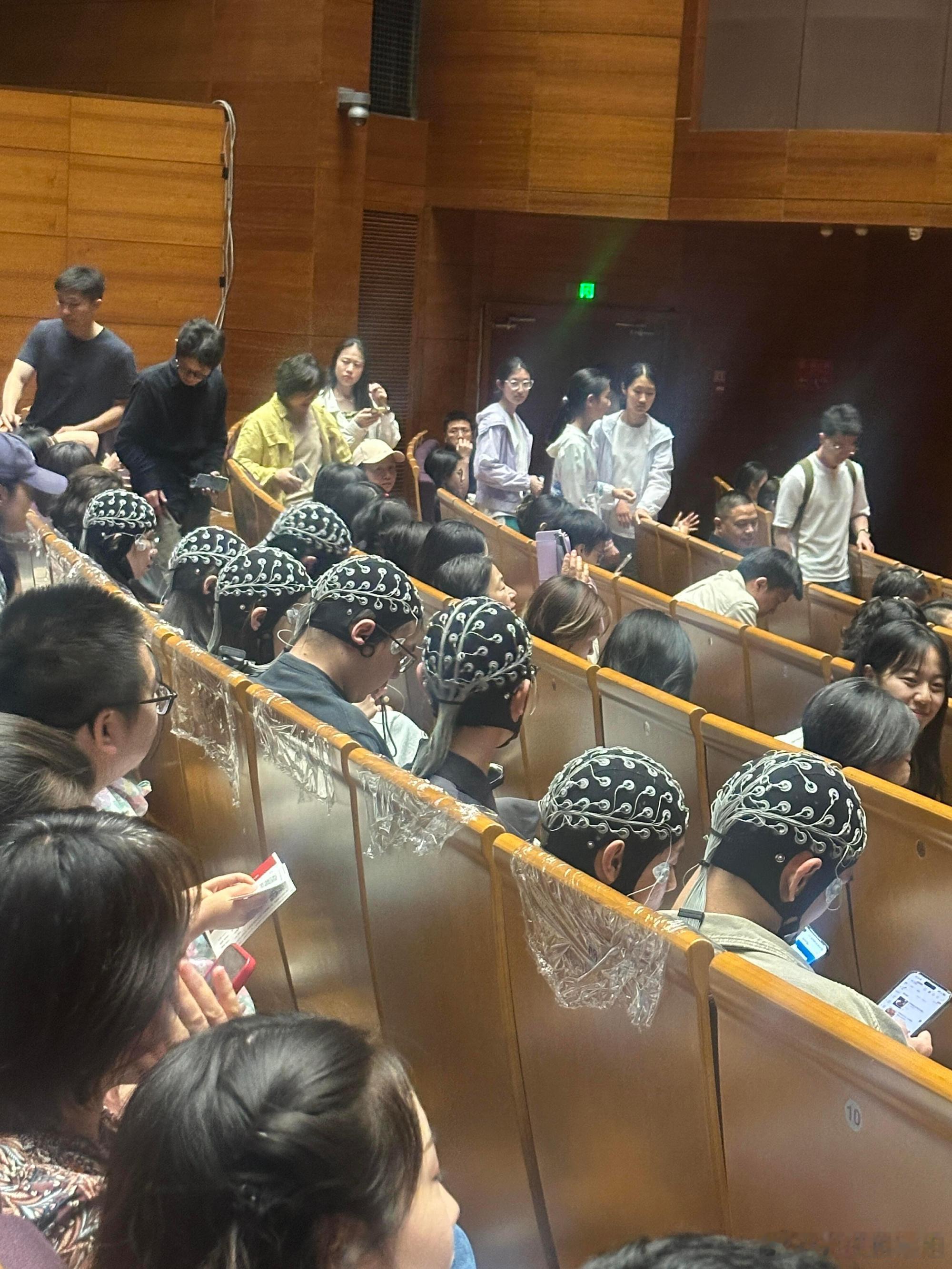清华大学里这是什么高科技？​​​