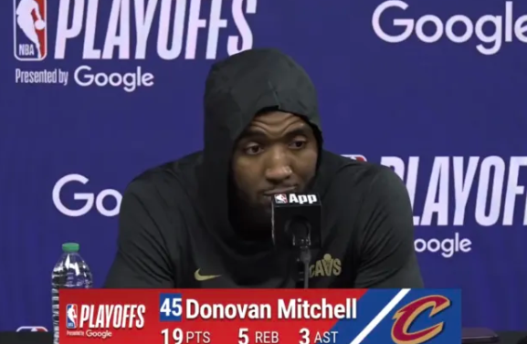 NBA季后赛，多诺万-米切尔谈施罗德的领袖担当：“中场休息时他长篇发言，足足讲了