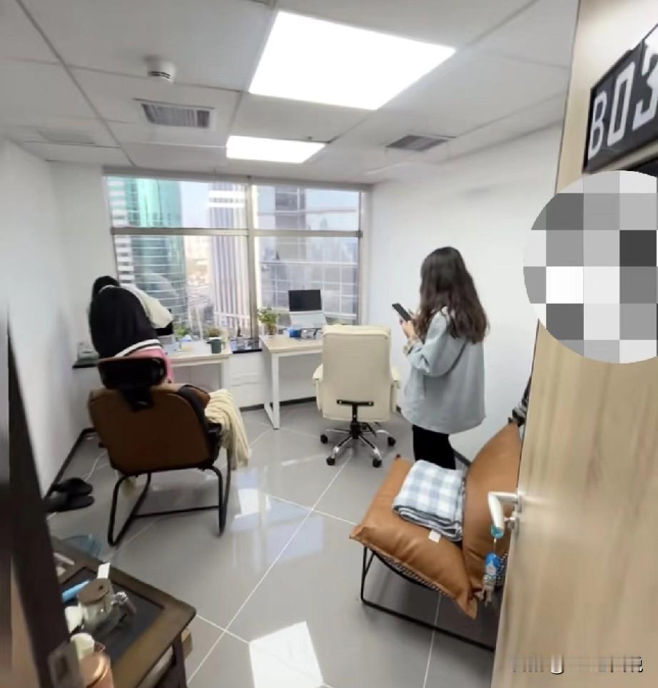 公司一个距离退休还有3年的农业户口老员工找到我们，要求公司给他补2006-201