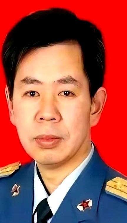 你导弹车刚从库房里挪出来，发射筒还没完全支棱起来。几万公里外，一个屏幕上，“滴