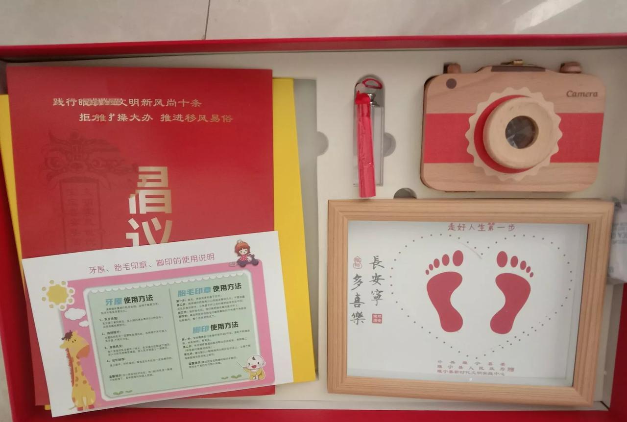 万万没想到，生育三胎，政府真的给了我一个大大的惊喜。不是车，也不是房，更不是现