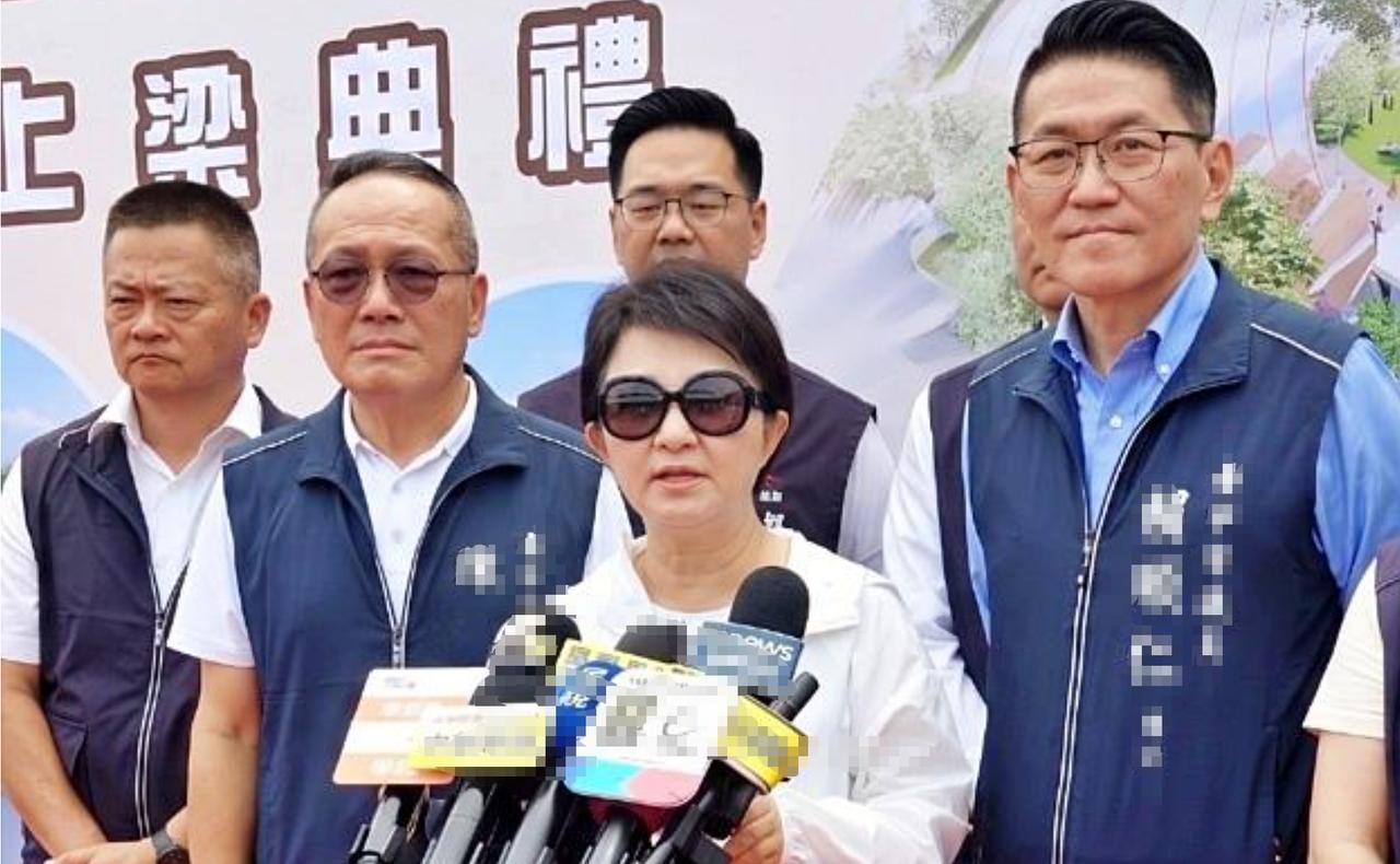 7800亿版本通过，卢秀燕“自信满满”，又占领了蓝营的至高台。昨天（8日），
