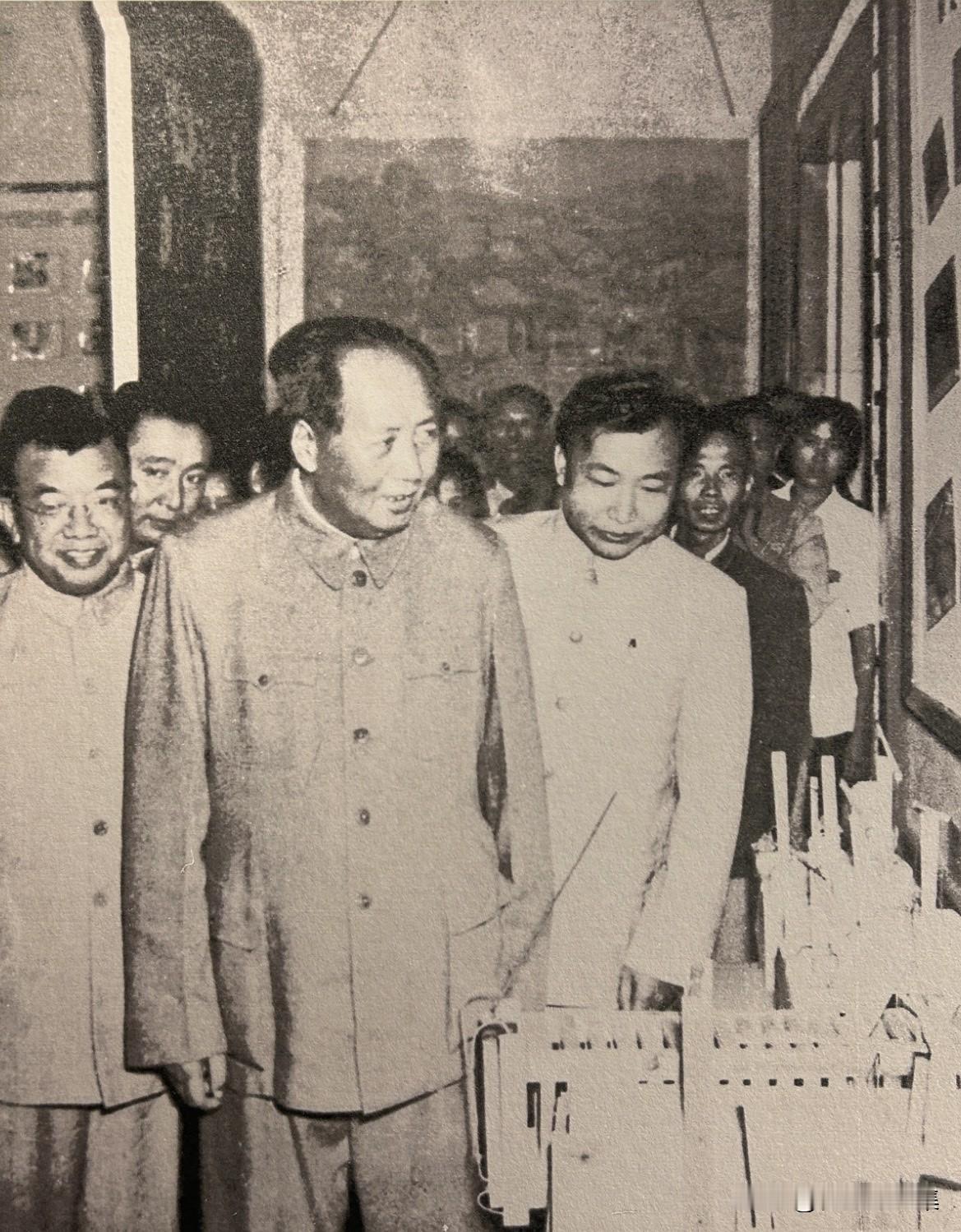 1958年9月17日下午3时许，毛泽东、张治中、罗瑞卿等一行在时任中共安徽省委第