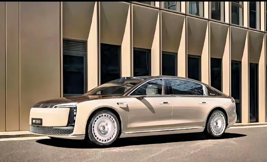 江淮汽车万万没想到，有朝一日可以和劳斯莱斯同台竞技。劳斯莱斯也万万没想到，居然