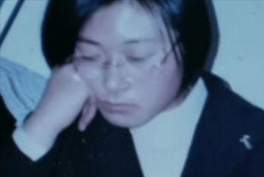 2000年，一对辽宁夫妇借了7万元将女儿送出国留学。令人伤心的是，女儿却