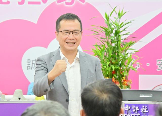 罗智强有自信，任党主席募款3亿不是问题中国国民党主席候选人罗智强今天下午到台中