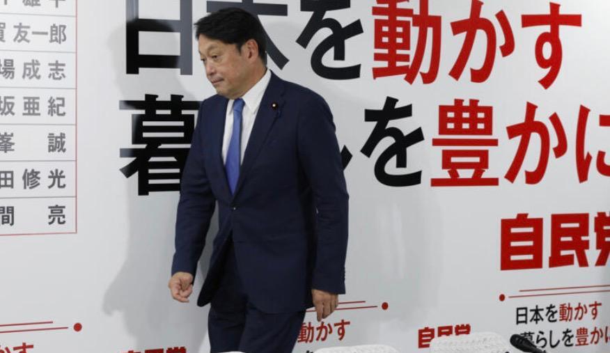 【自民党没了安倍就不行了吗？】这次自民党再次败选，除了党首石破茂不给力外，一些