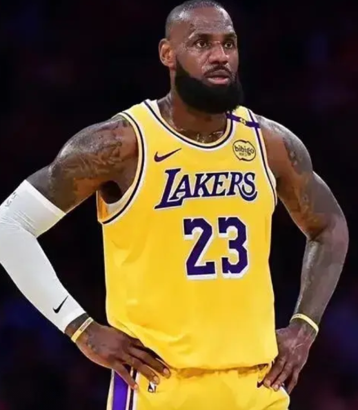 老詹能力还能第二？太不合理了！据美国媒体爆料，NBA2K能力值公布，詹姆斯以