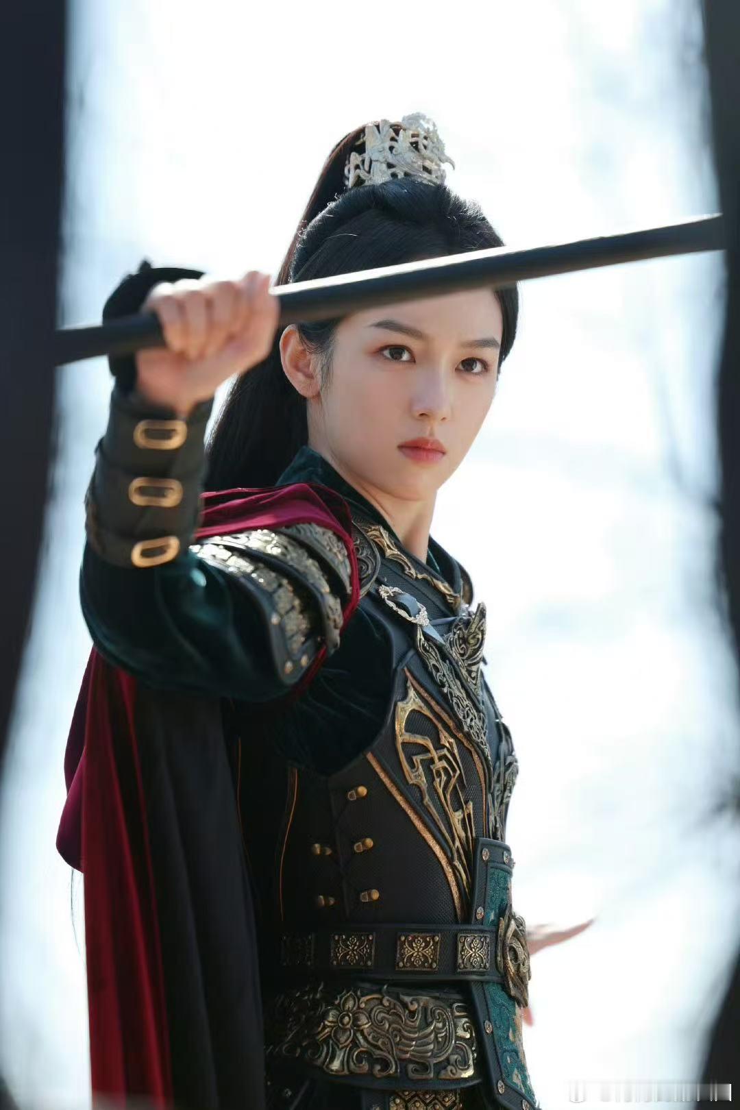 周也妆造基础脸就不基础听周也讲《锦月如歌》妆造，真发上阵无假睫毛，描眉涂黑脸