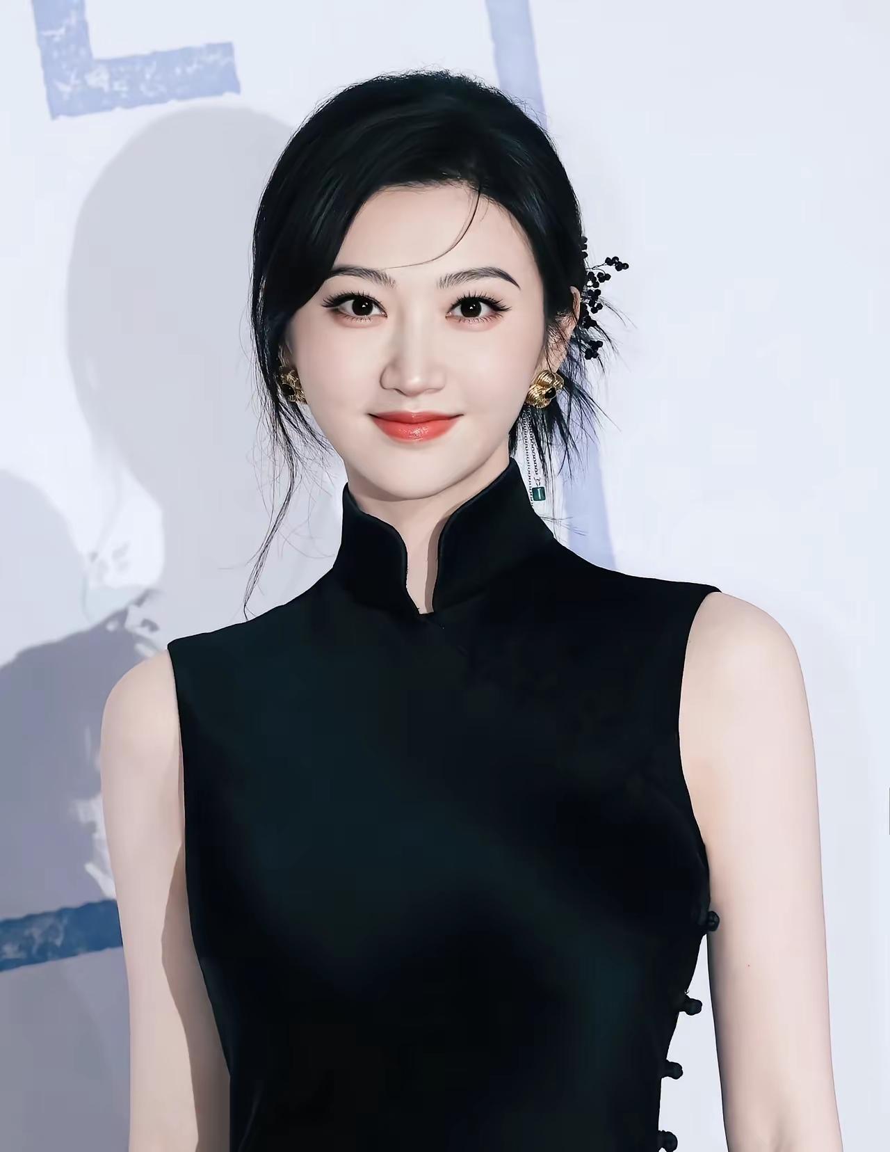 本意是想毁了对方。现实却是舆论反噬，这可能是他万万没有想到的。吃瓜群众也聪明