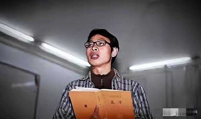 “善恶终有报！”2008年汶川地震时，范美忠正给学生上课，谁知他丢下学生撒腿就跑