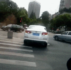 爆笑GIF: 你能别对我笑得那么甜嘛? 我心慌慌