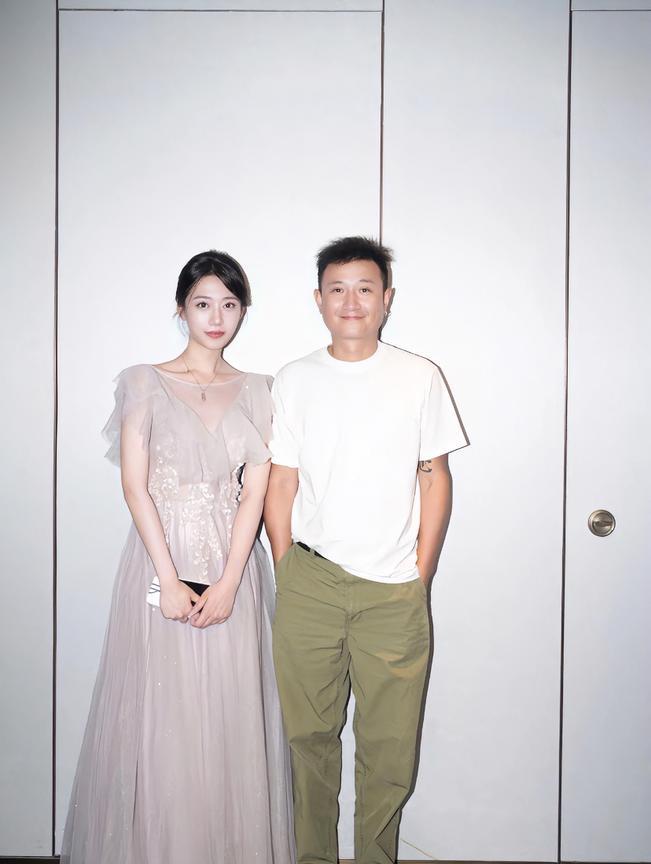 文章帅不帅我不知道，你漂亮是真漂亮。