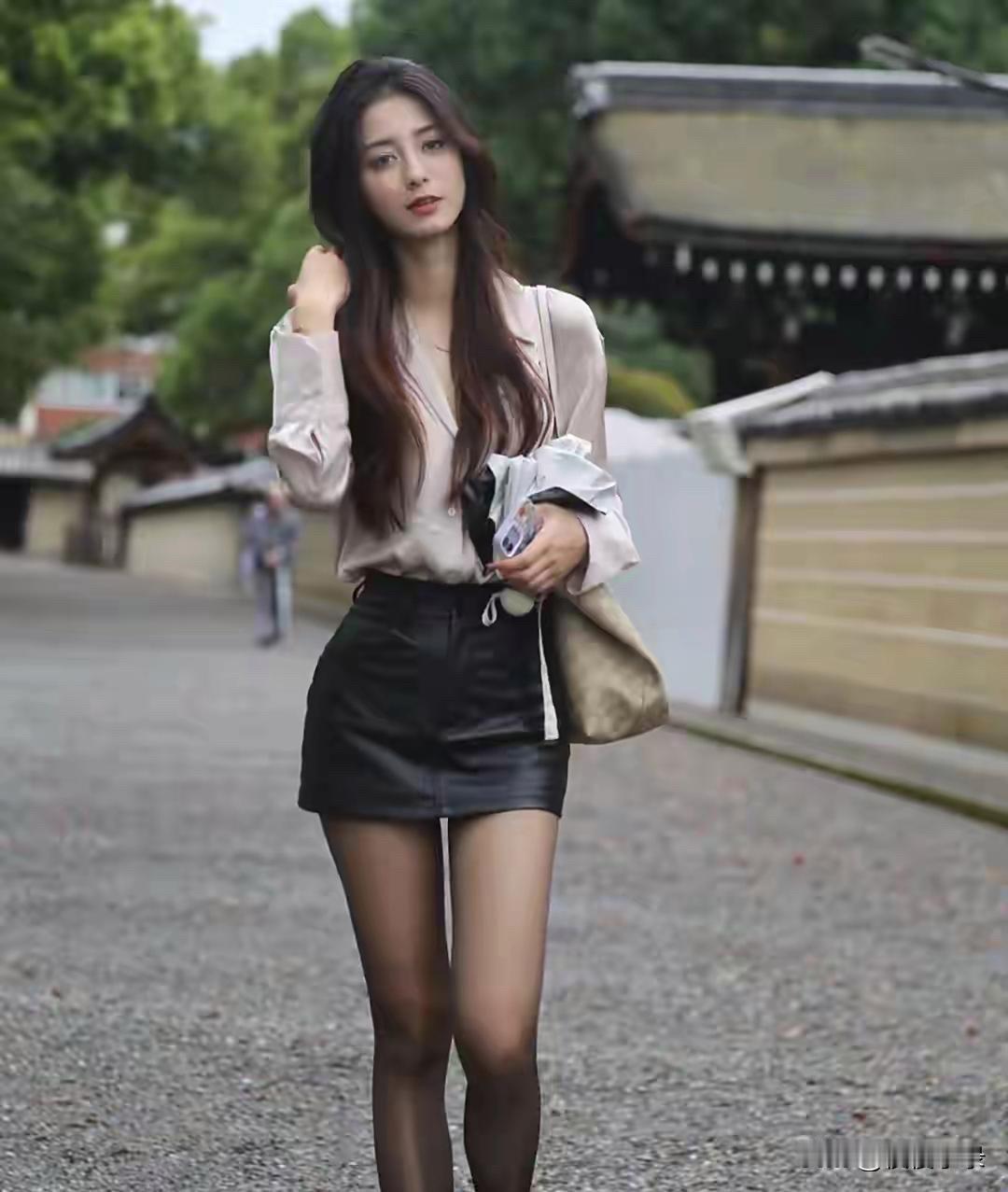 铃木美香“岛国第一美腿女王”高跟、黑丝、大长腿！[赞][赞]