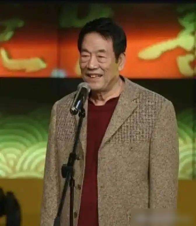 75岁的杨进明，当众手撕搭档杨议：你一个海青，凭什么让我管你叫师叔？你以为这