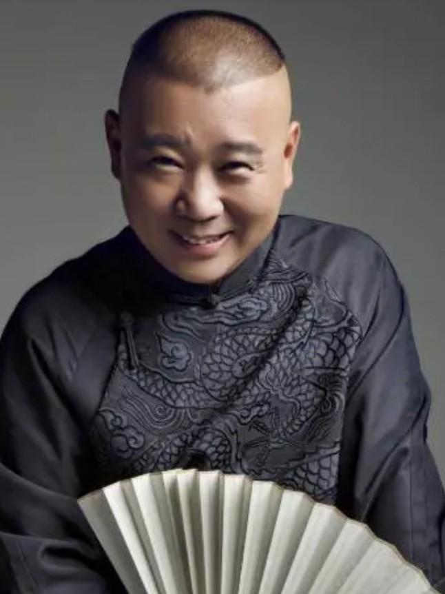 德云社高峰真是太敢说了！昨天高峰直播时表示：我经常在后台看着监视器，就看郭德纲怎