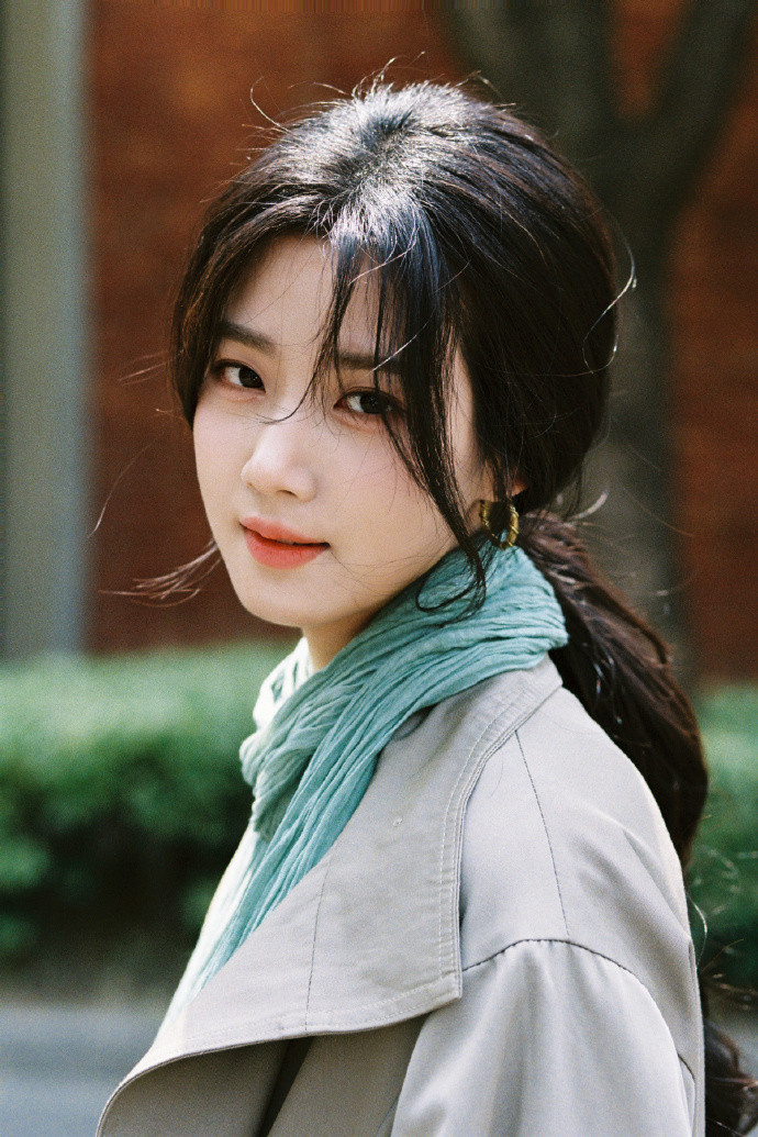 1.卢昱晓在抖的数据很好，她有专门的人在运营这个平台。2.任敏现在接的古装剧少了